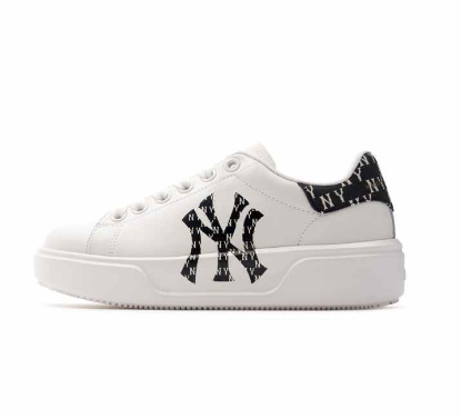 Ảnh của Chunky Classic A Heel Monogram New York Yankees